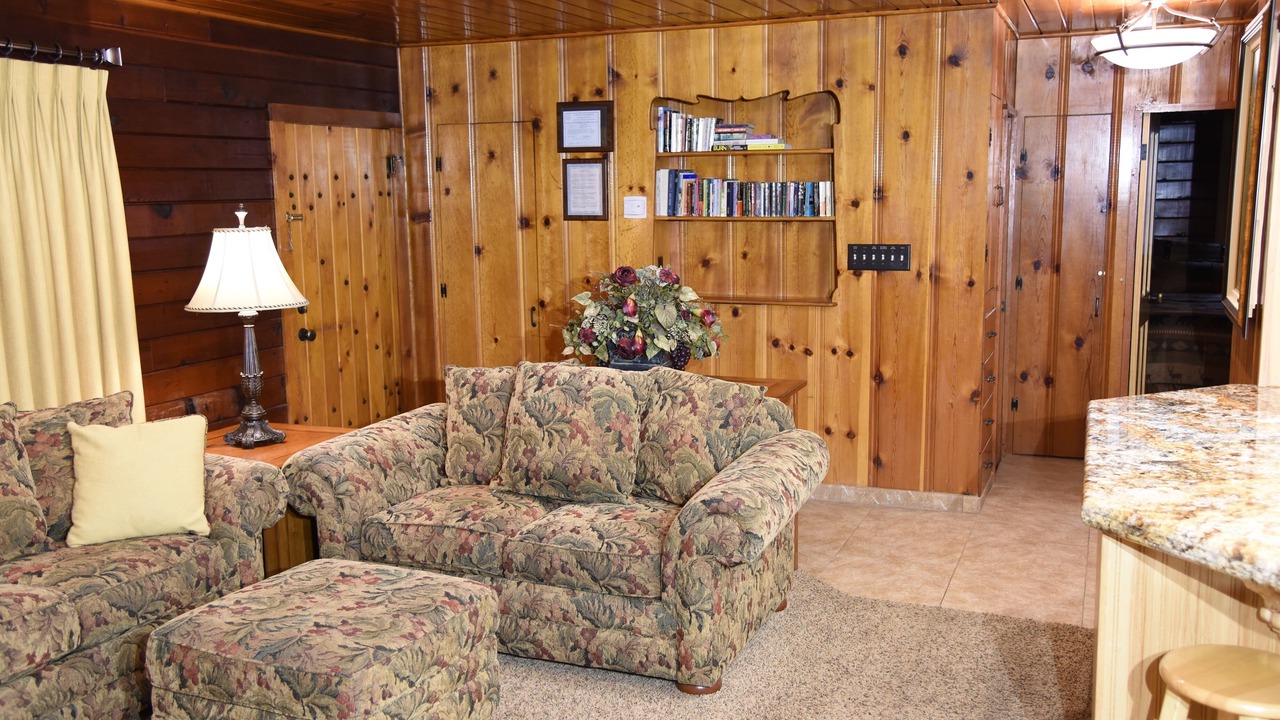 Photo of Livingroom in North Wawona