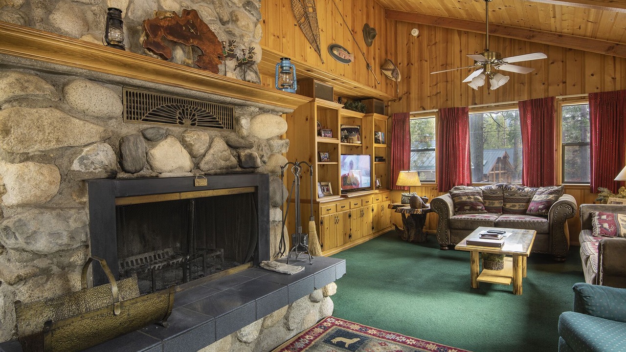 Photo of Livingroom in North Wawona