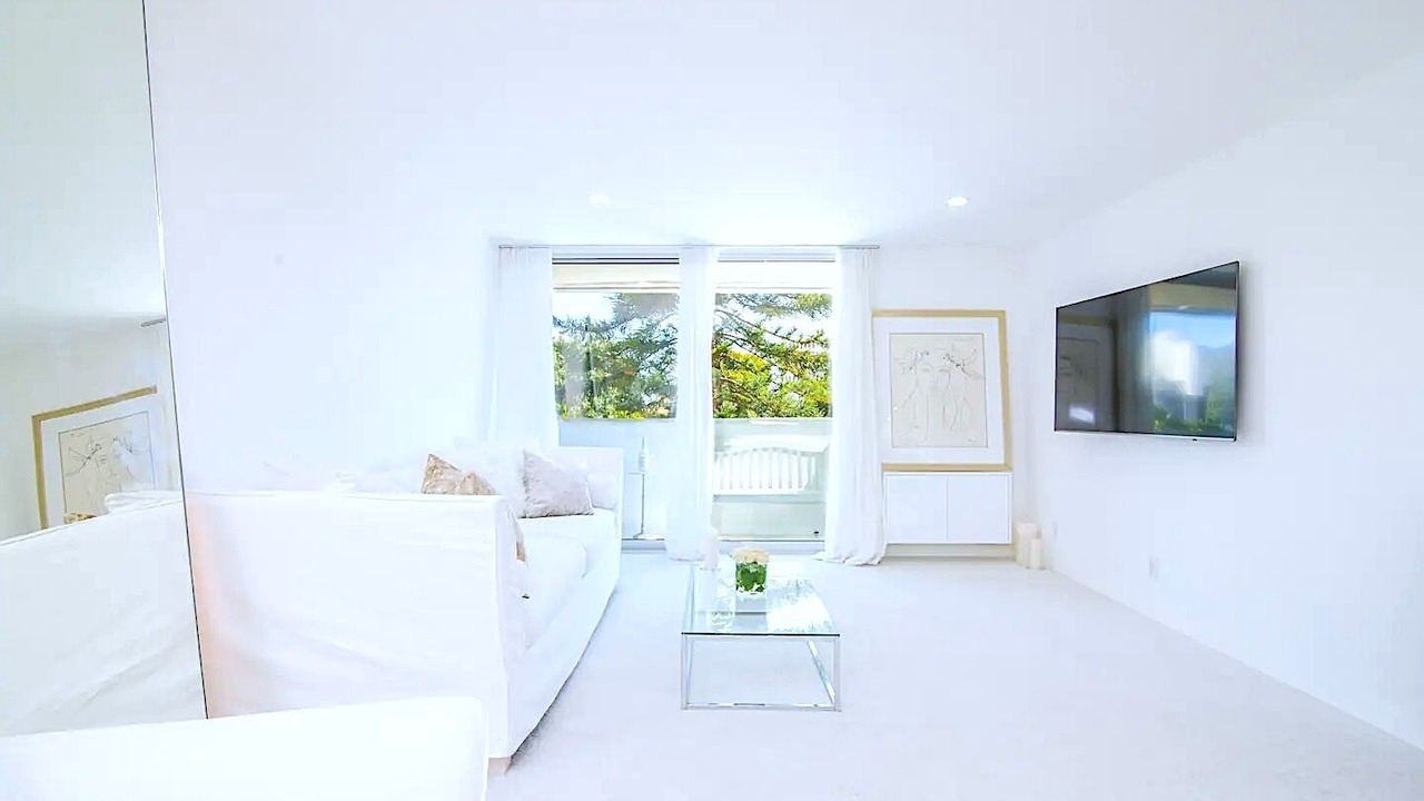 Photo of Livingroom in West Los Angeles