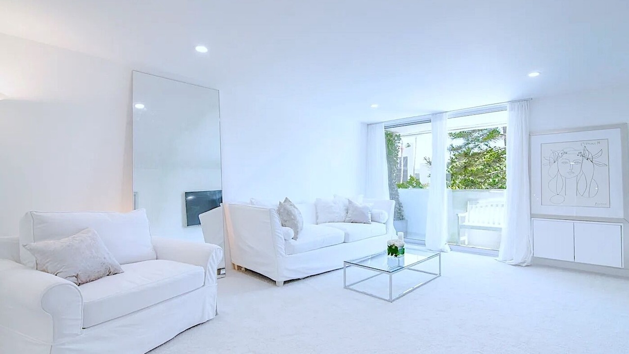 Photo of Livingroom in West Los Angeles