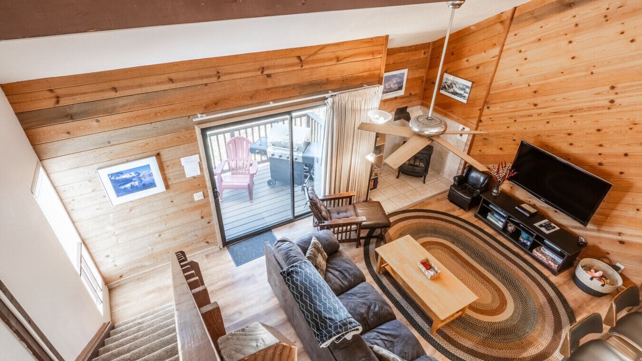 Photo of Livingroom in June Lake