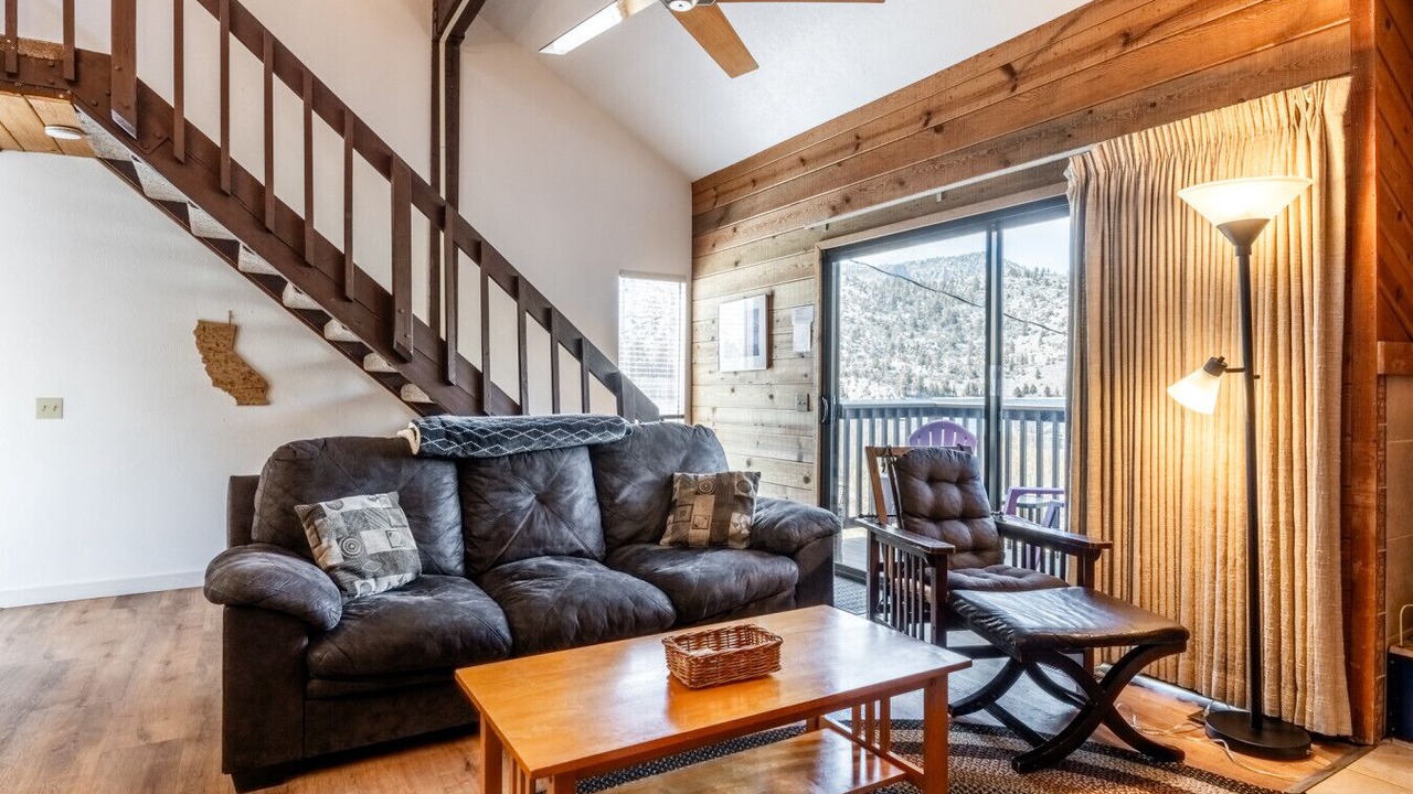 Photo of Livingroom in June Lake