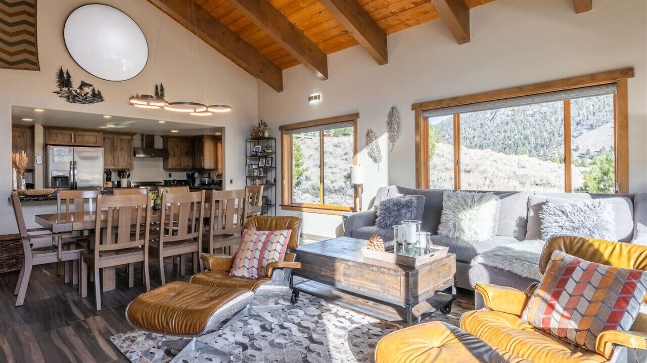 Photo of Livingroom in June Lake
