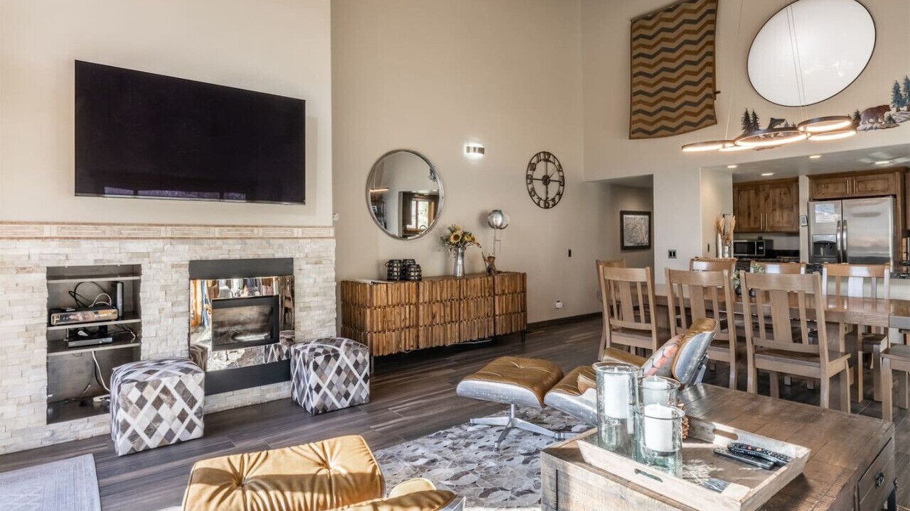 Photo of Livingroom in June Lake