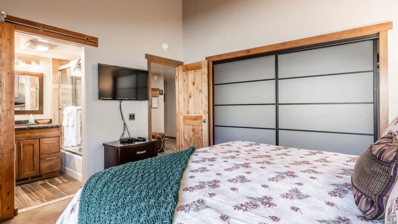 Photo of Bedroom in June Lake