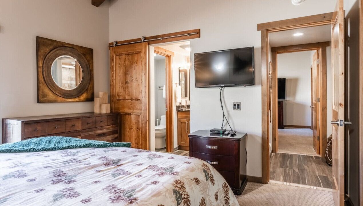 Photo of Bedroom in June Lake