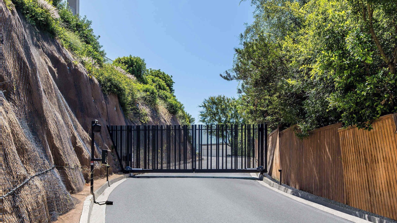 Photo of Others in Hollywood Hills