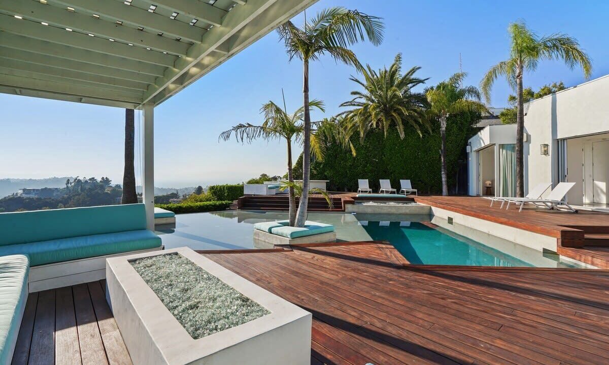 Photo of Others in Hollywood Hills