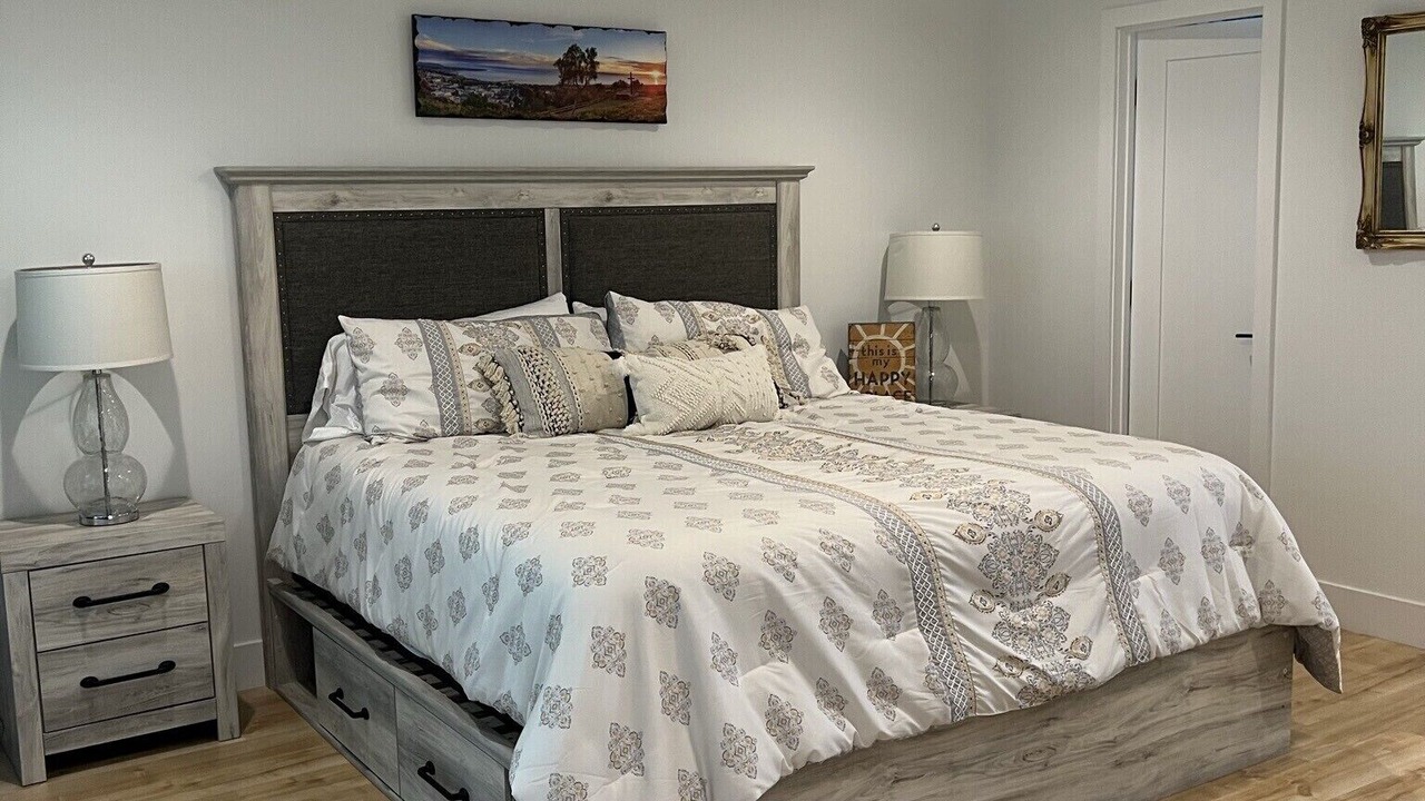 Photo of Bedroom in Pierpont Bay