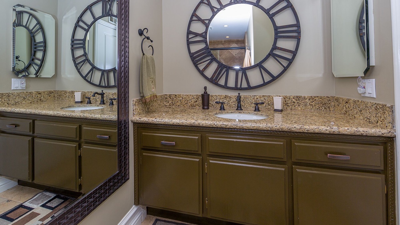 Photo of Bathroom in Thousand Oaks