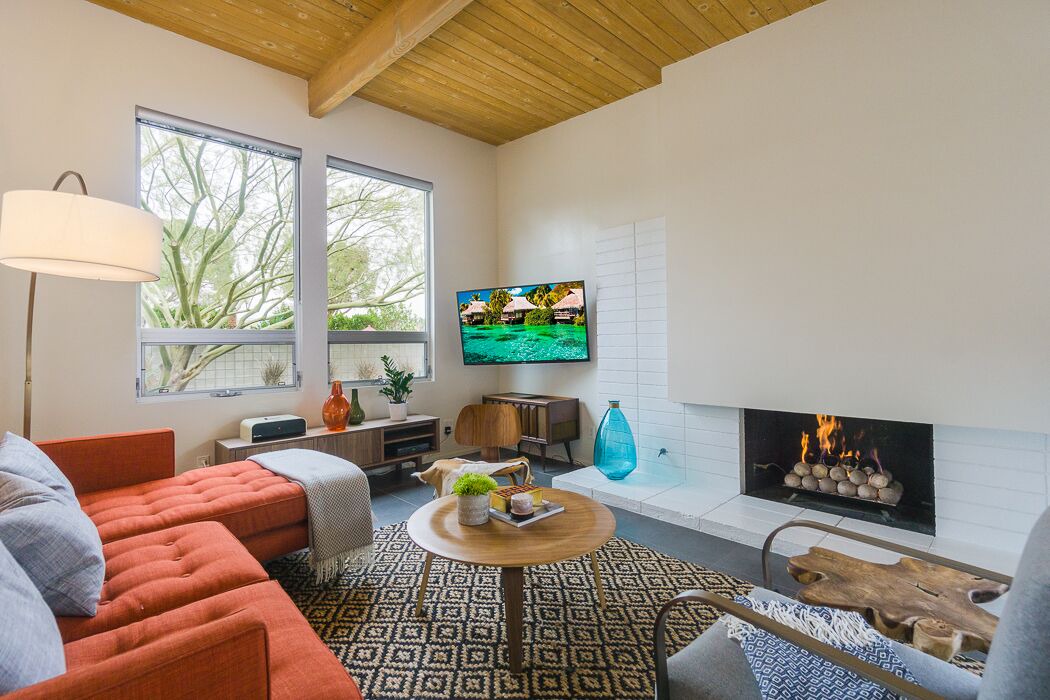 Photo of Livingroom in Racquet Club Estates