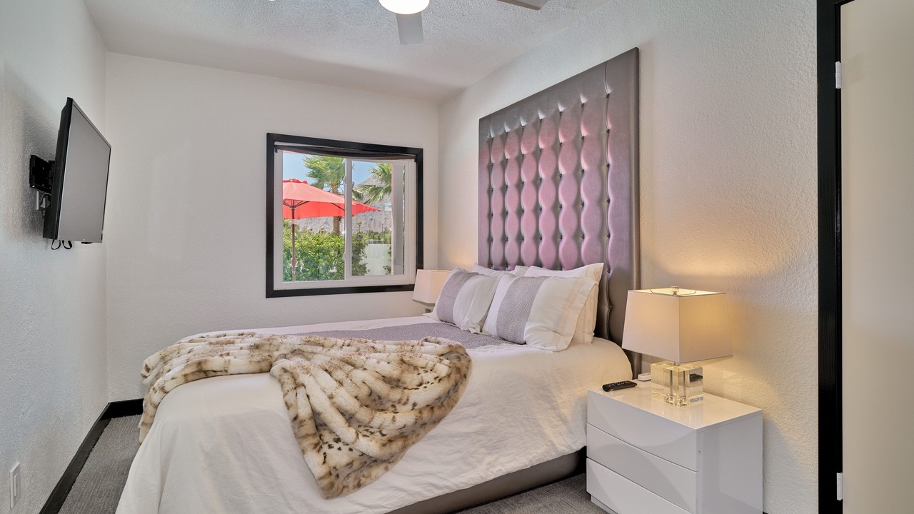 Photo of Bedroom in Racquet Club West