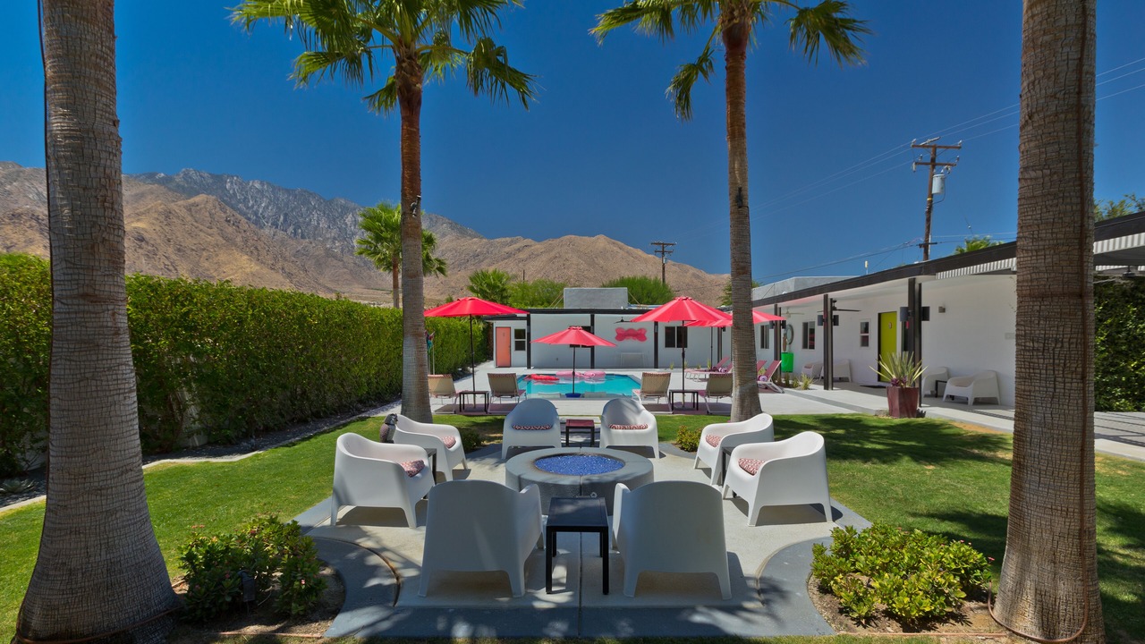 Photo of Outdoor in Racquet Club West