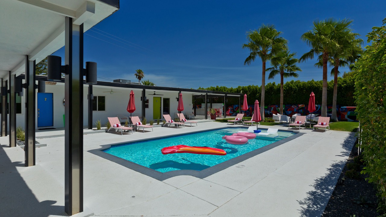 Photo of Outdoor in Racquet Club West