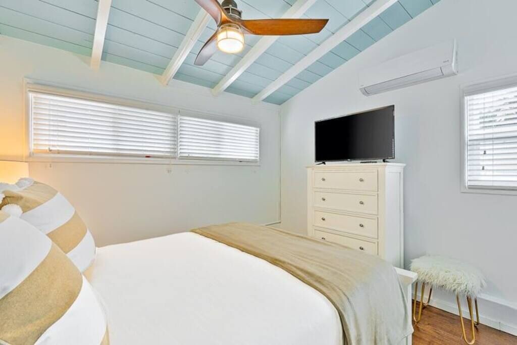 Photo of Bedroom in La Jolla Shores