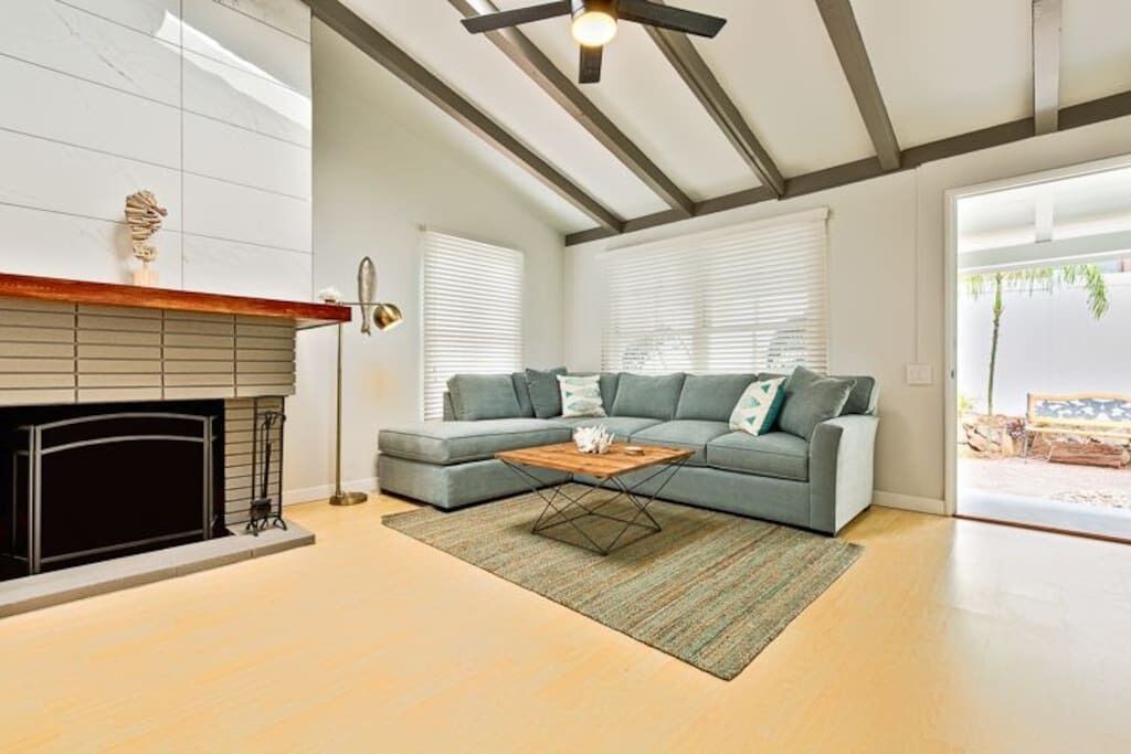 Photo of Livingroom in La Jolla Shores