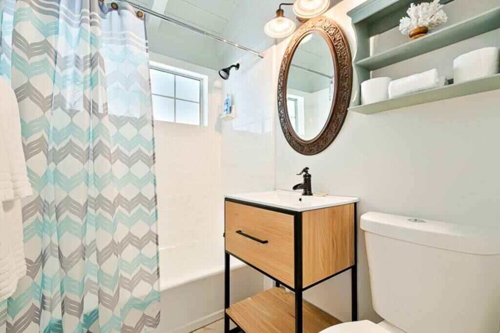 Photo of Bathroom in La Jolla Shores
