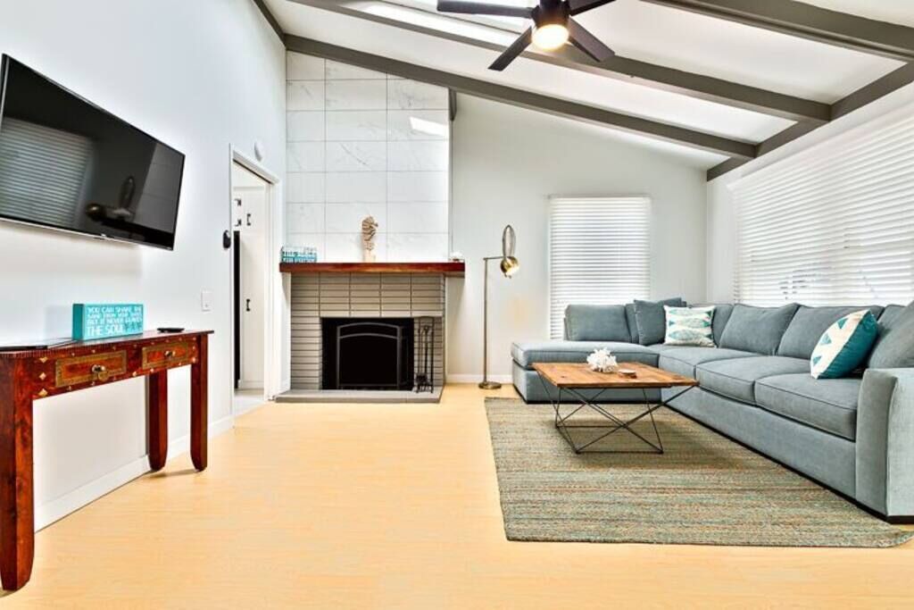 Photo of Livingroom in La Jolla Shores