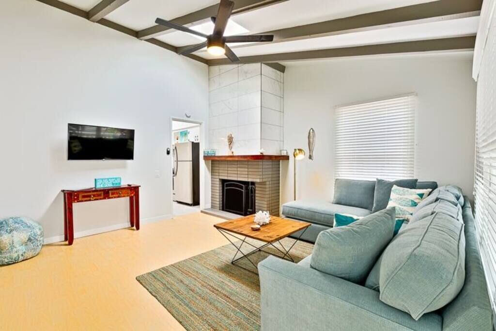 Photo of Livingroom in La Jolla Shores