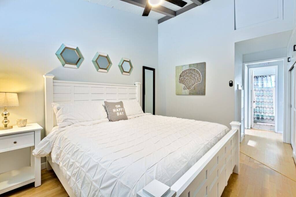 Photo of Bedroom in La Jolla Shores