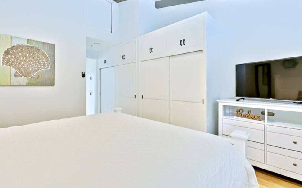 Photo of Bedroom in La Jolla Shores
