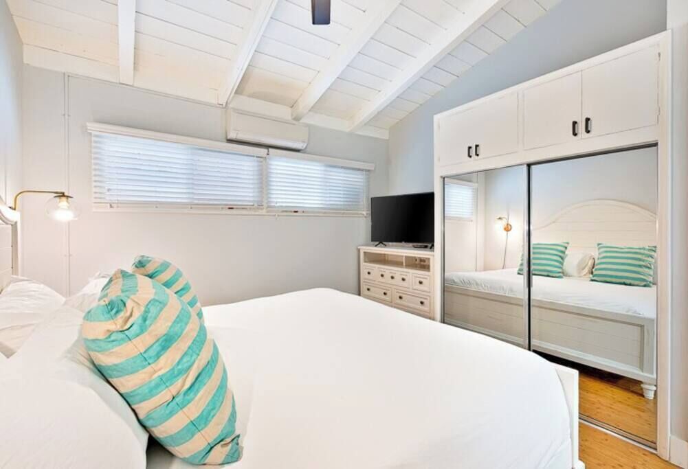Photo of Bedroom in La Jolla Shores