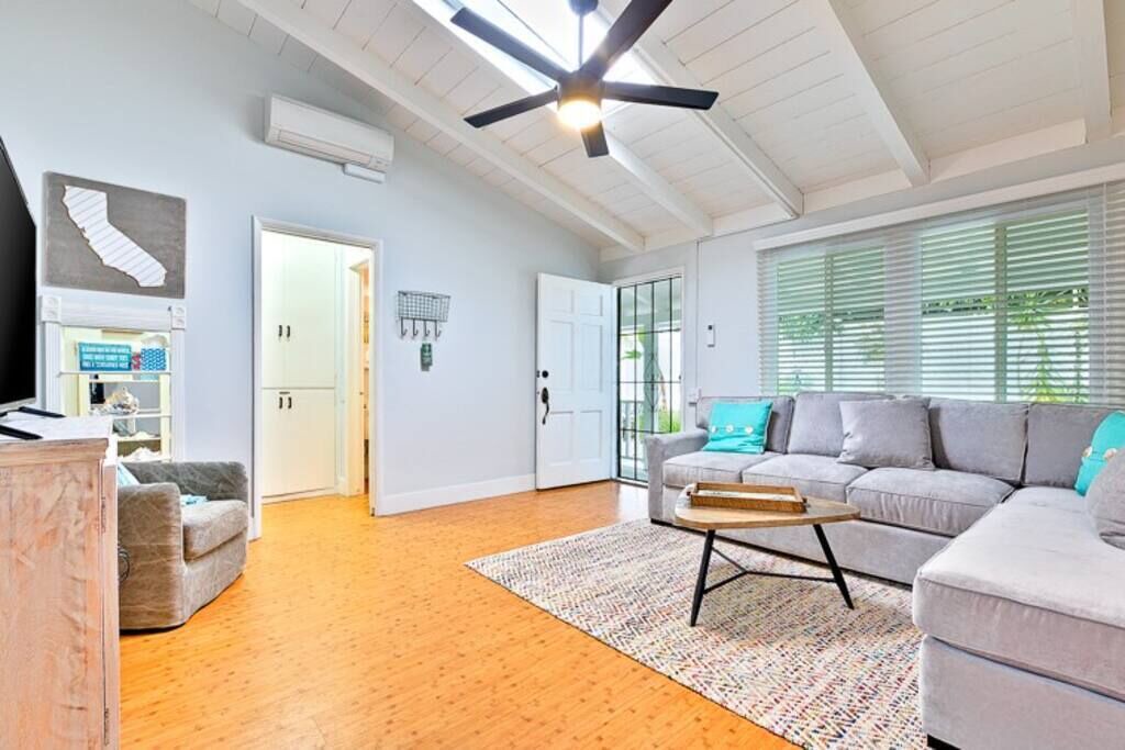 Photo of Livingroom in La Jolla Shores