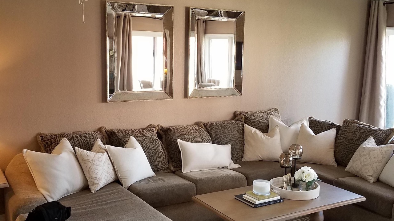 Photo of Livingroom in Stallion Springs