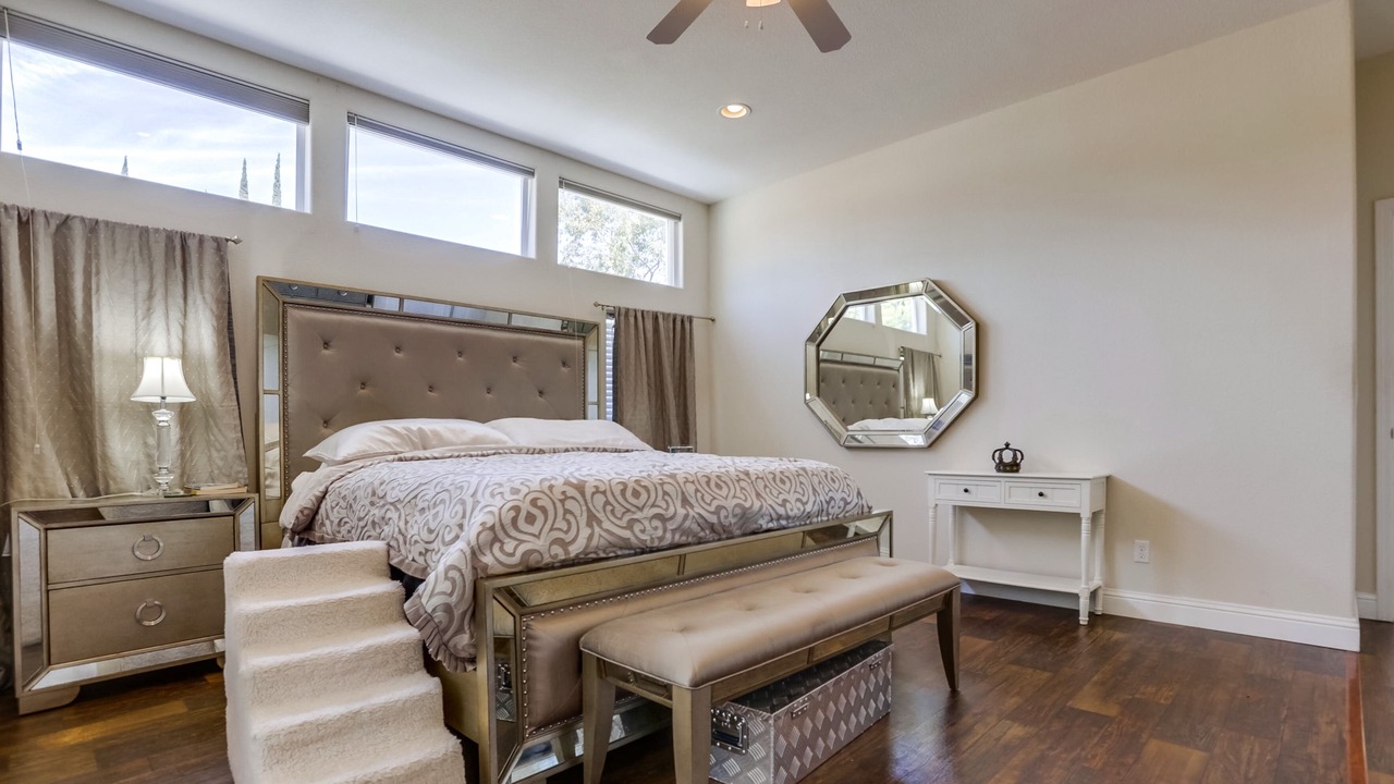 Photo of Bedroom in Calabasas