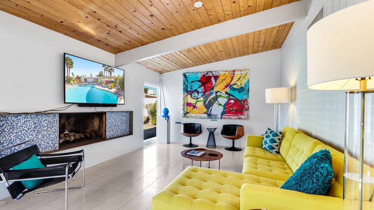Photo of Livingroom in Racquet Club Estates