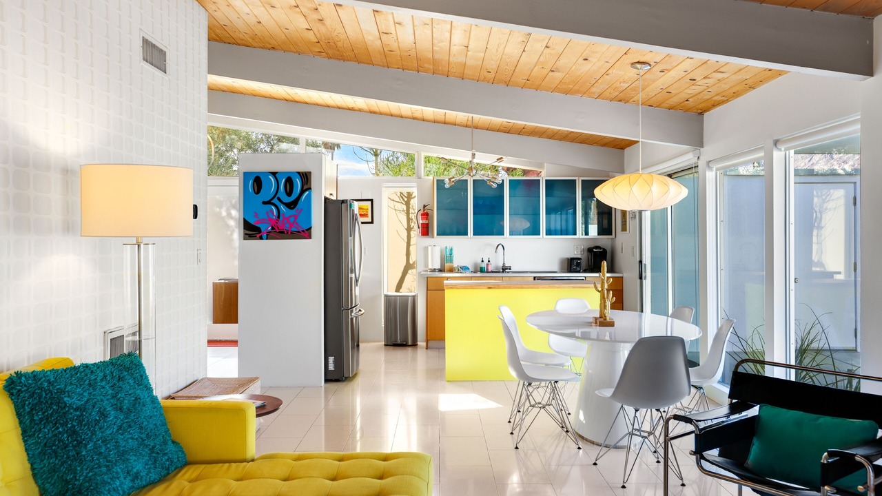 Photo of Livingroom in Racquet Club Estates