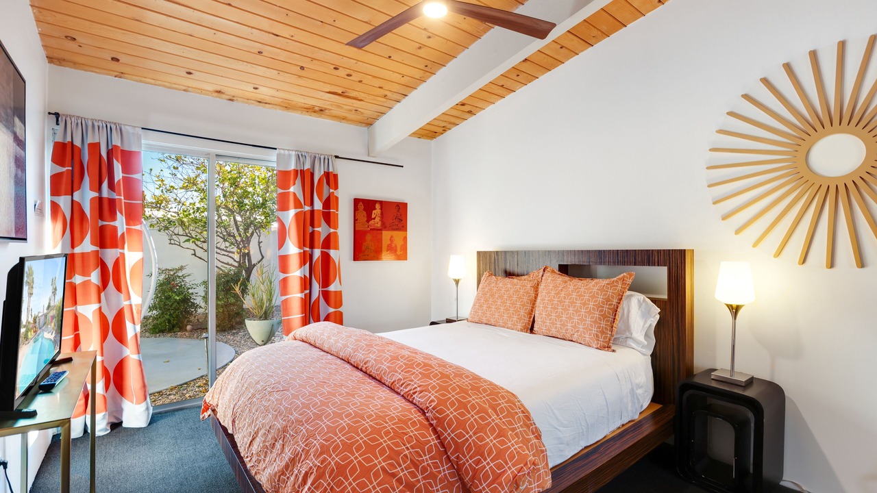 Photo of Bedroom in Racquet Club Estates