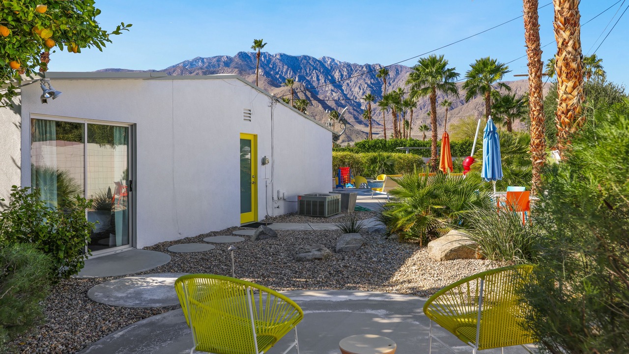 Photo of Patio Balcony in Racquet Club Estates