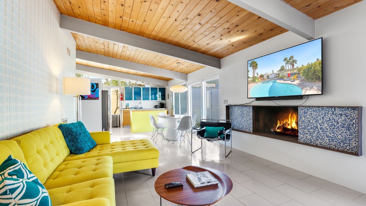 Photo of Livingroom in Racquet Club Estates