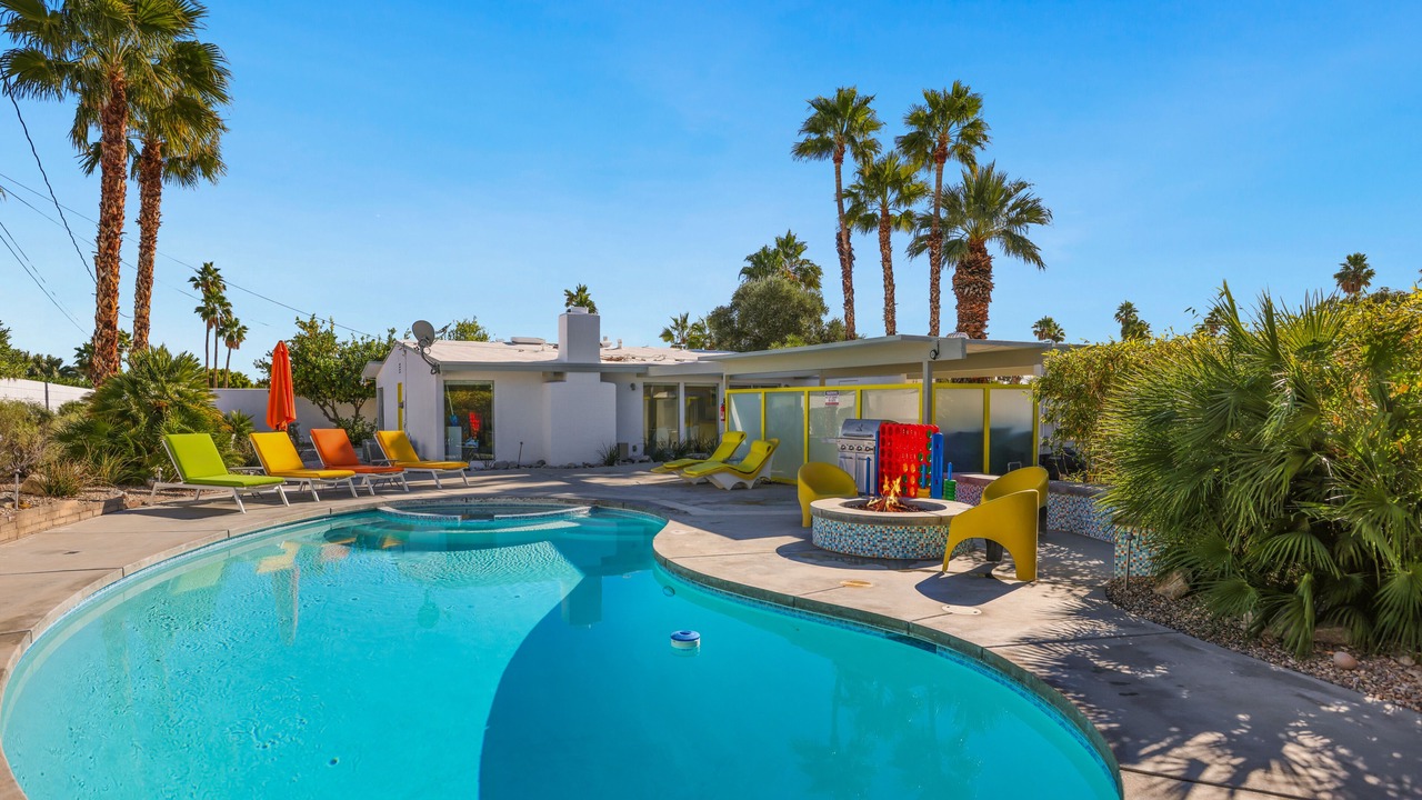 Photo of Outdoor in Racquet Club Estates