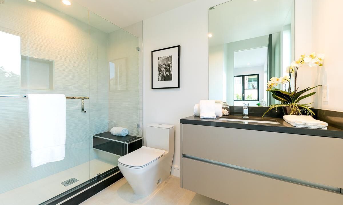Photo of Bathroom in Los Feliz