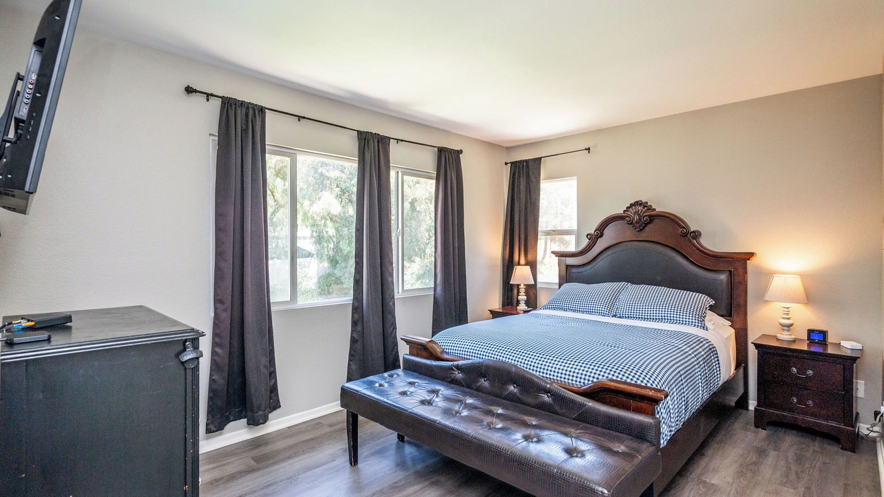 Photo of Bedroom in North Broadway