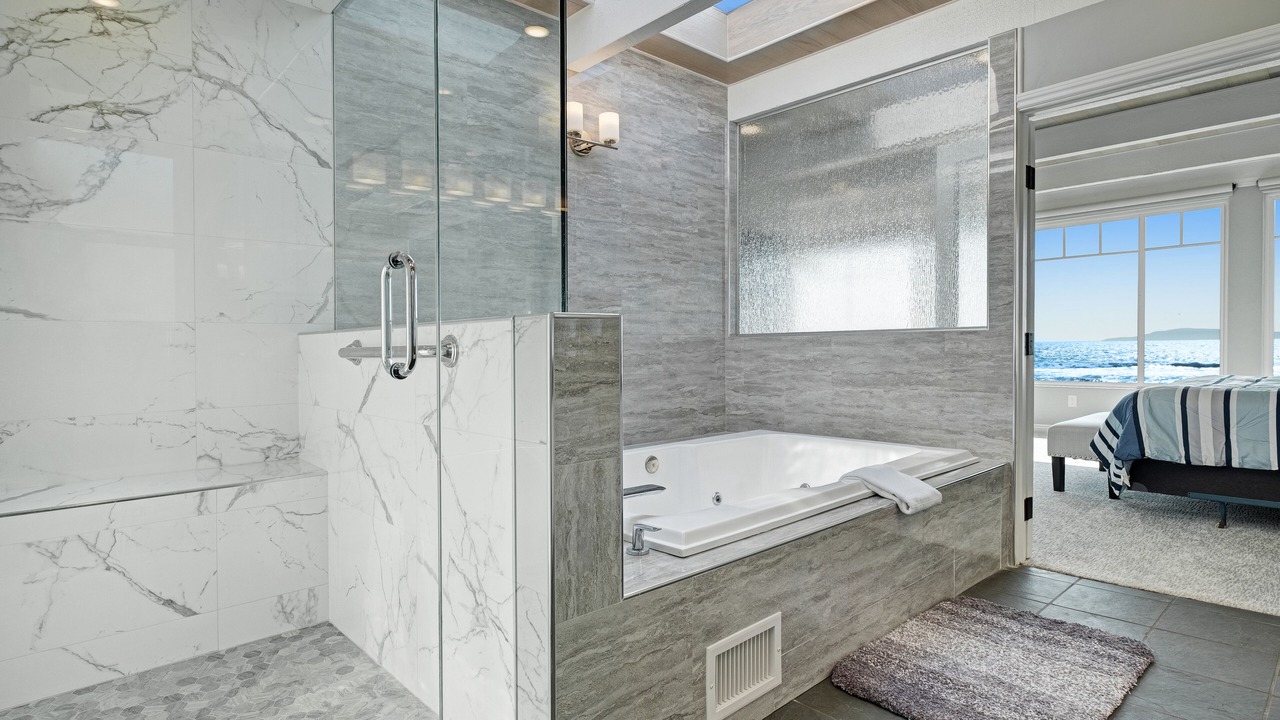 Photo of Bathroom in Oxnard Shores