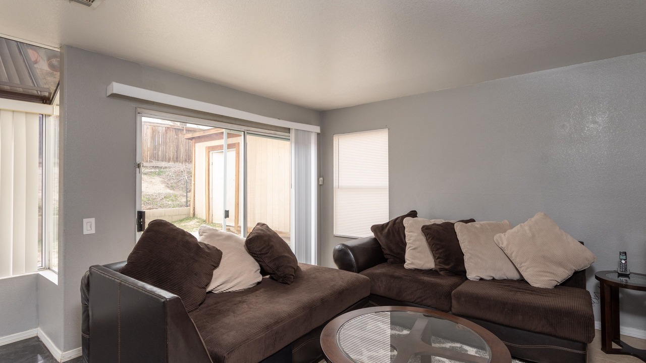 Photo of Livingroom in Victorville