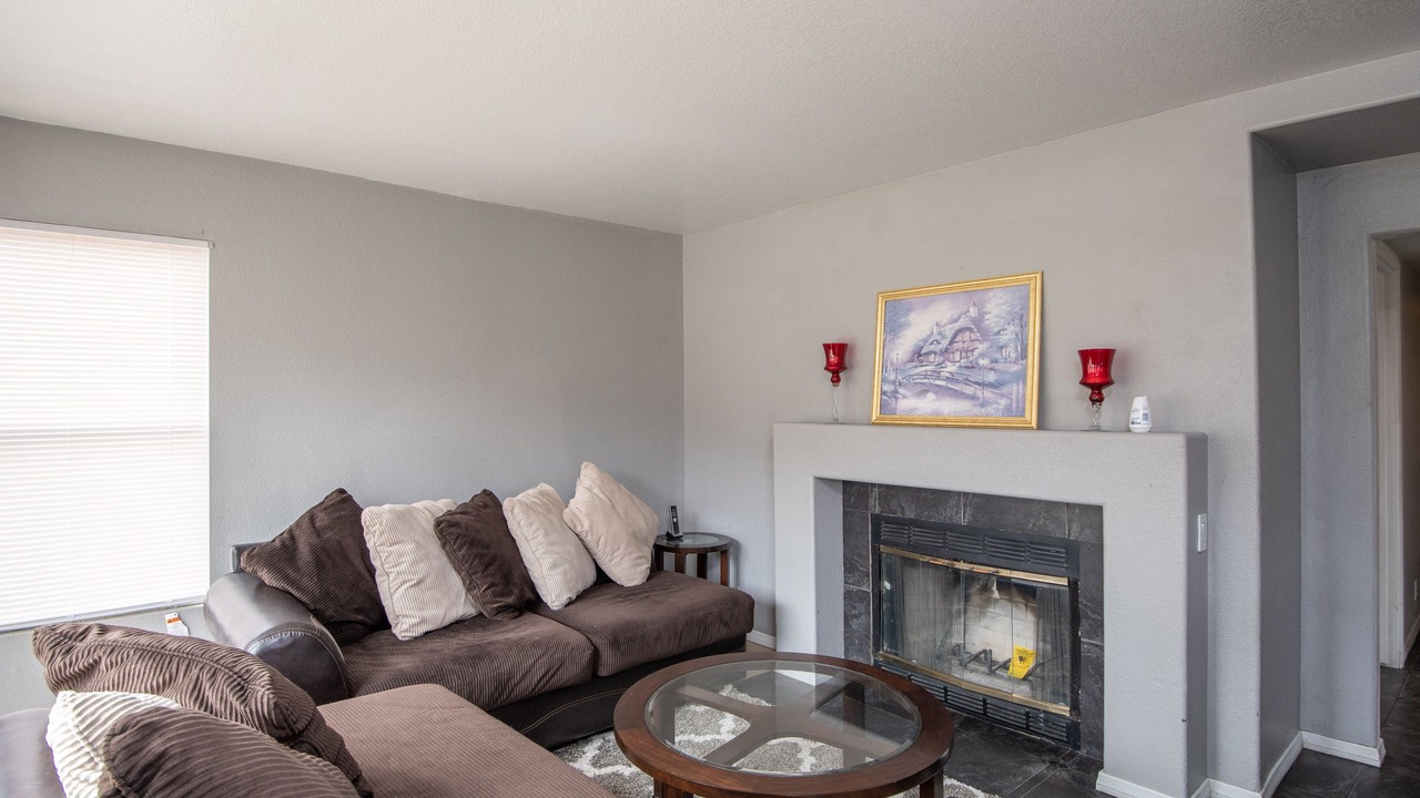 Photo of Livingroom in Victorville