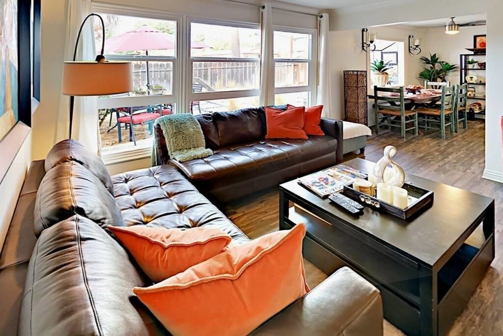 Photo of Livingroom in East Side Costa Mesa