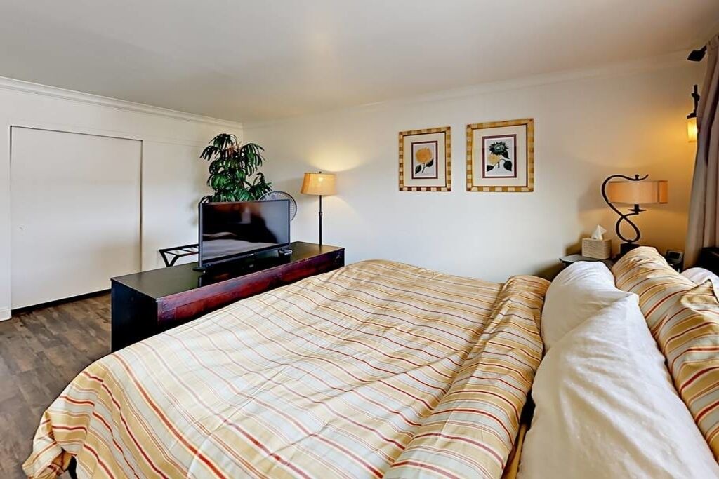 Photo of Bedroom in East Side Costa Mesa