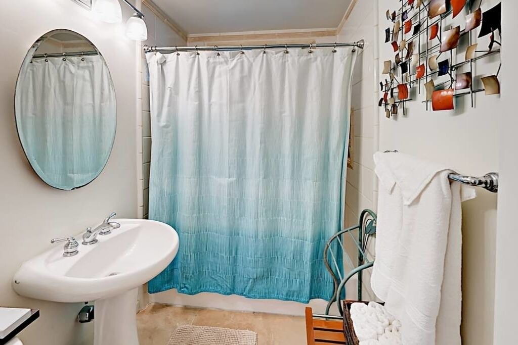 Photo of Bathroom in East Side Costa Mesa