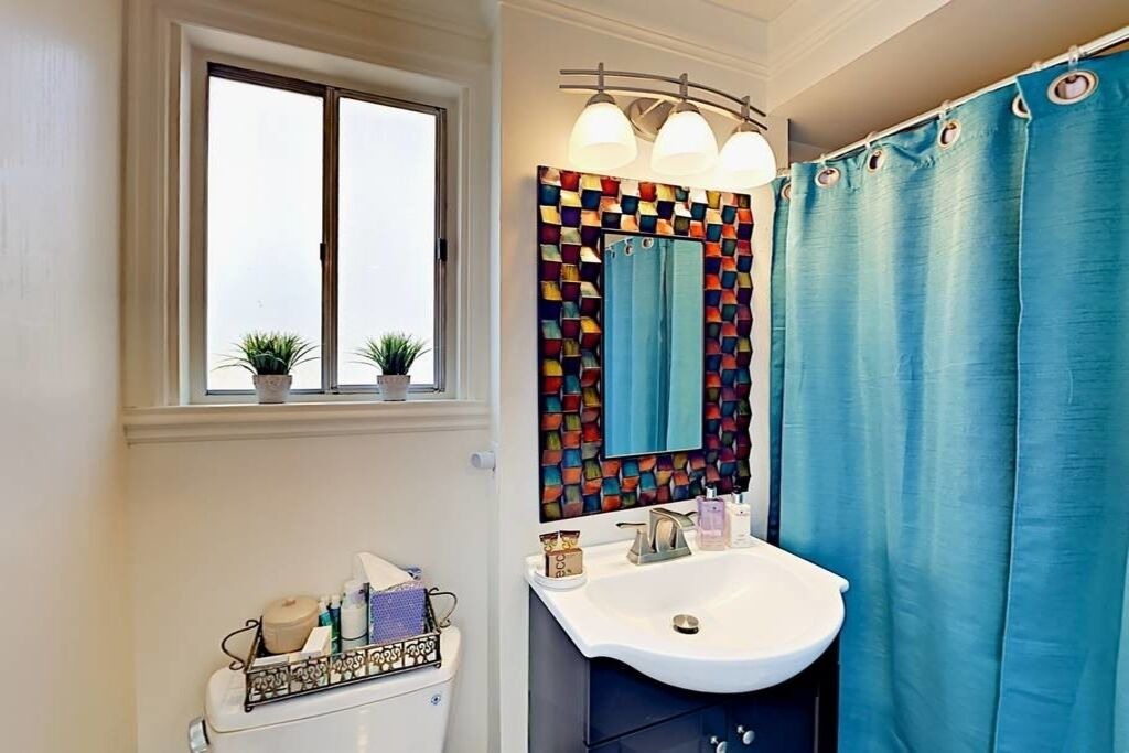 Photo of Bathroom in East Side Costa Mesa