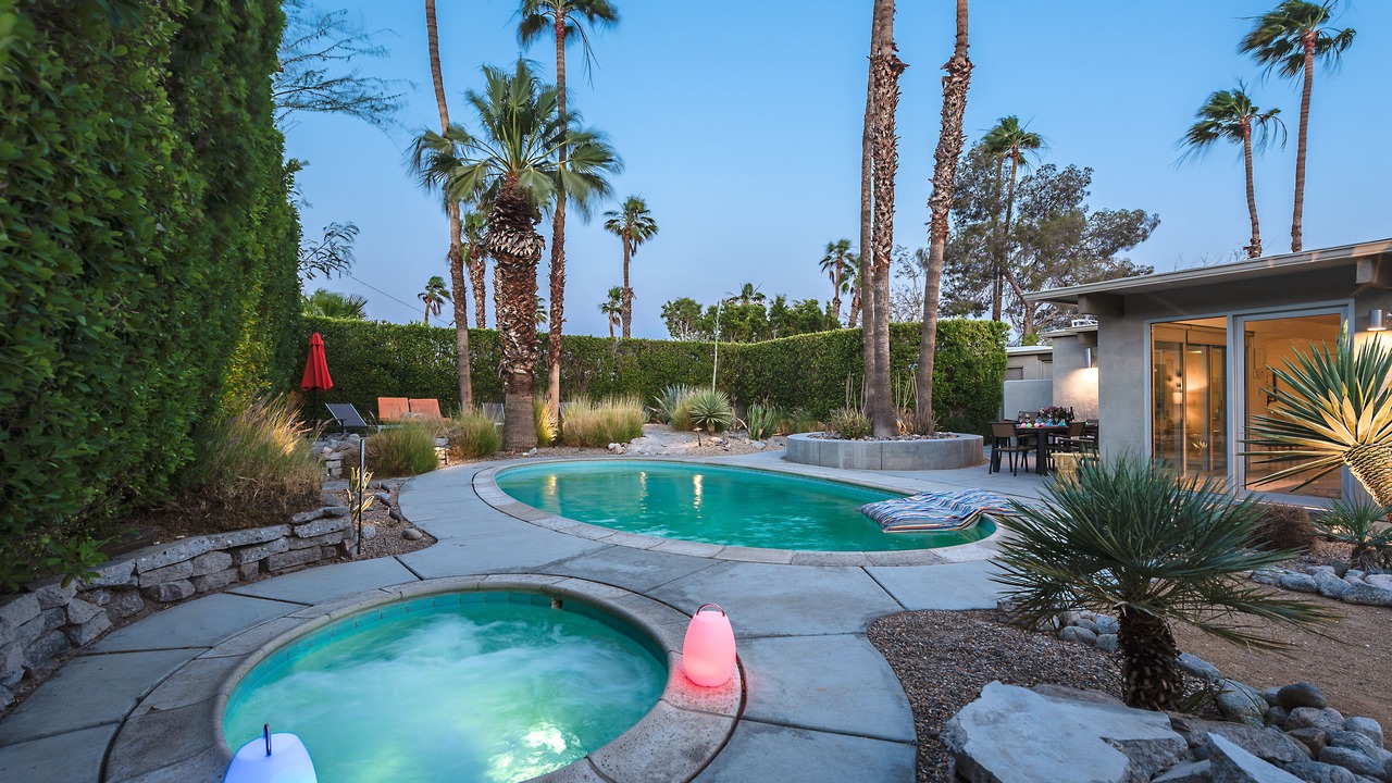Photo of Outdoor in Racquet Club Estates