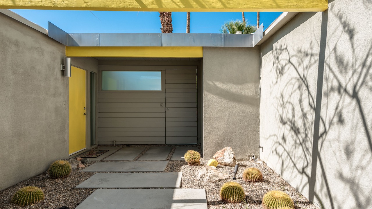 Photo of Outdoor in Racquet Club Estates
