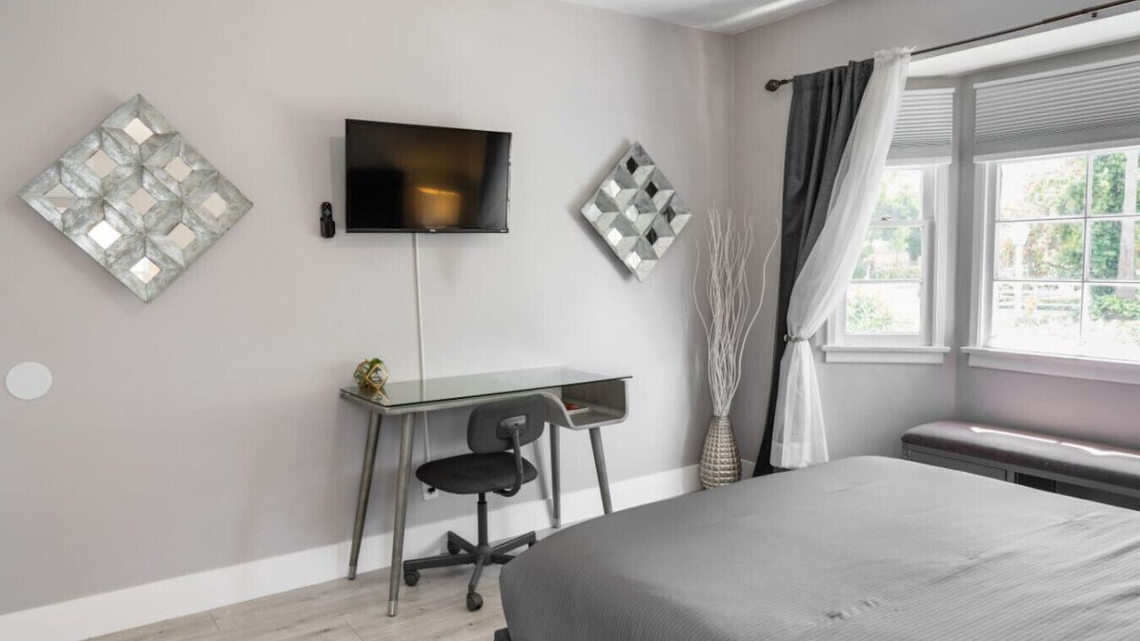 Photo of Bedroom in NoHo Arts District