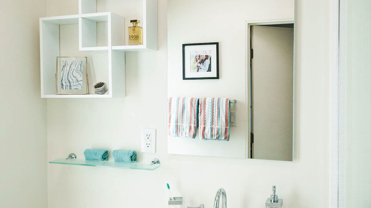 Photo of Bathroom in Racquet Club Estates