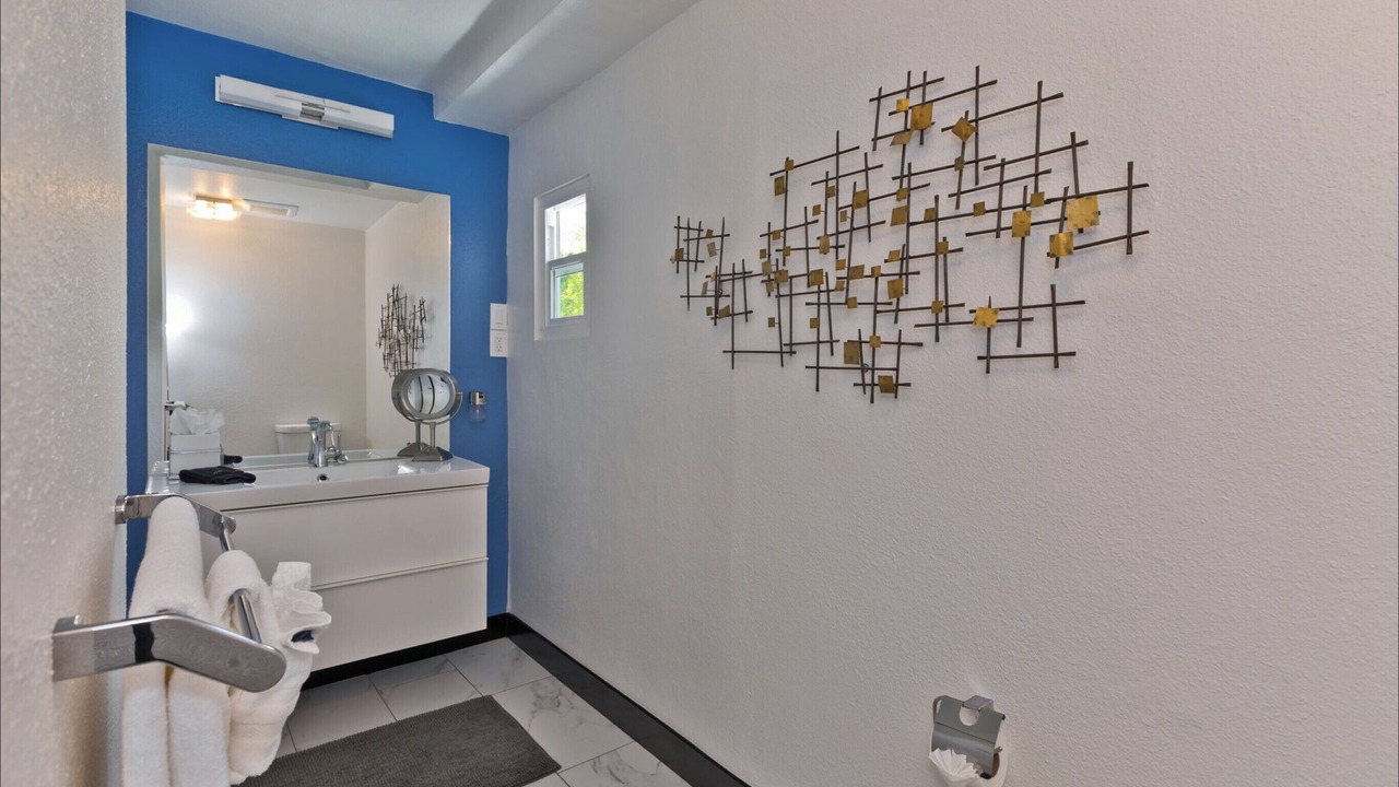 Photo of Bathroom in Racquet Club West