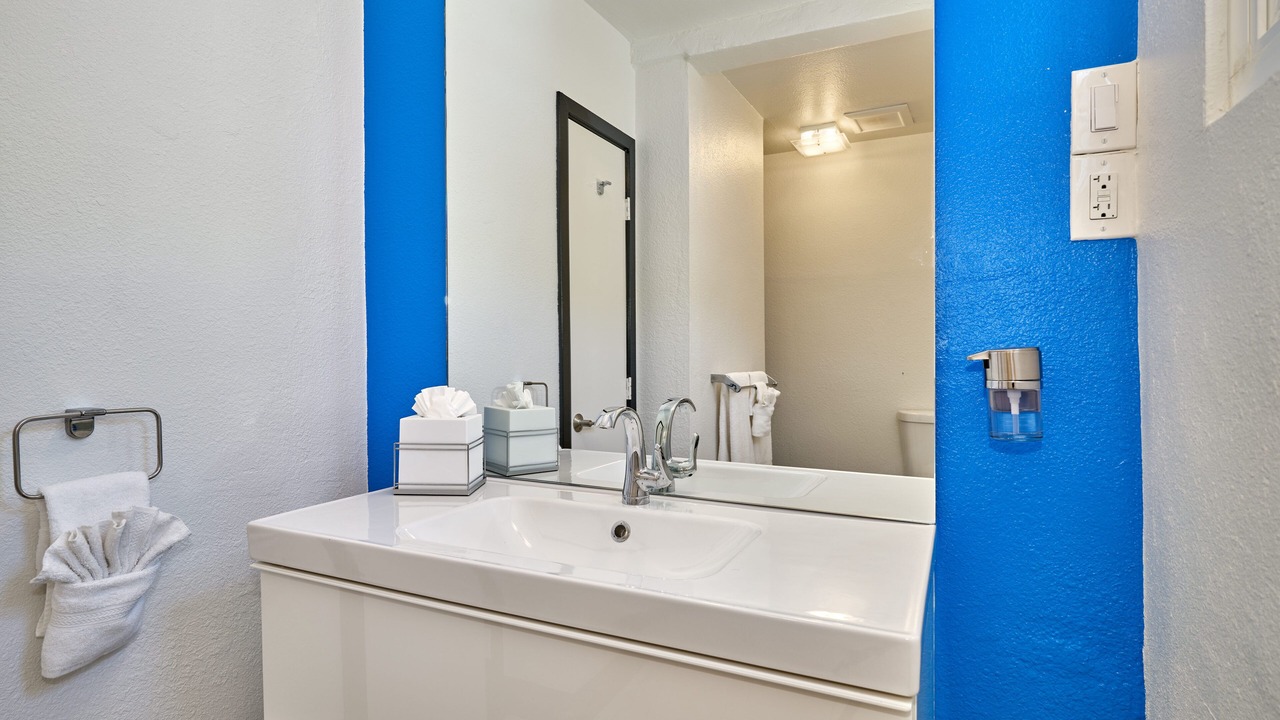 Photo of Bathroom in Racquet Club West